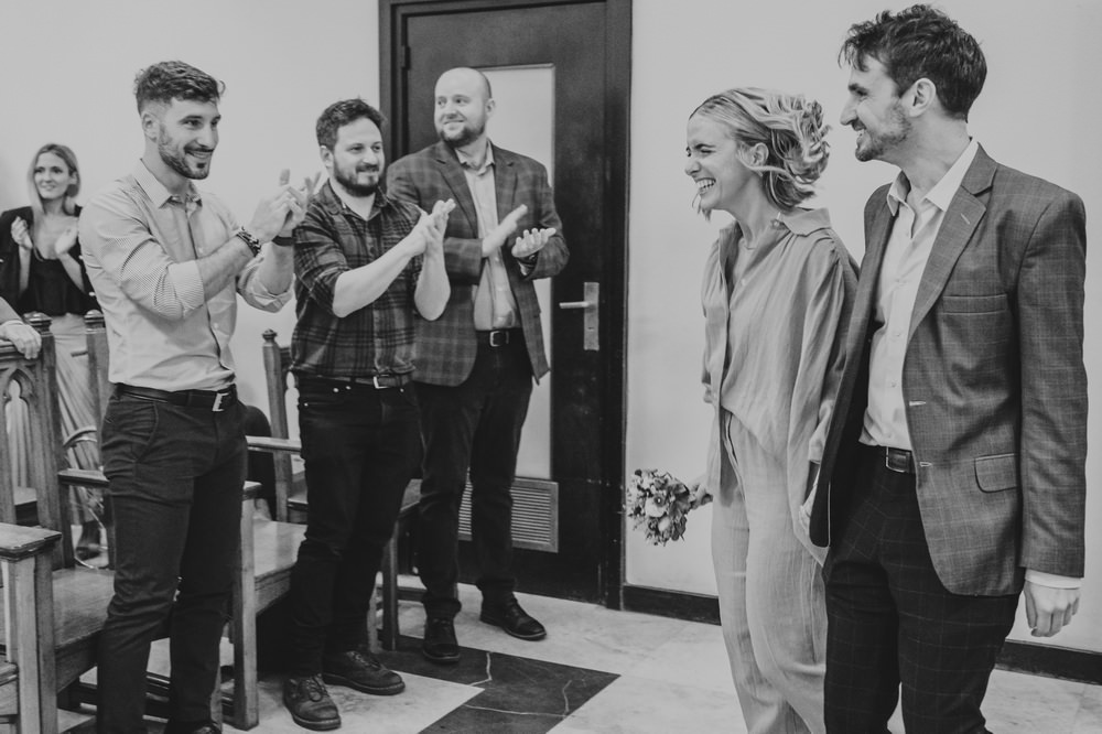 foto de casamiento en el registro civil central de la calle uruguay por matias savransky fotografo de buenos aires