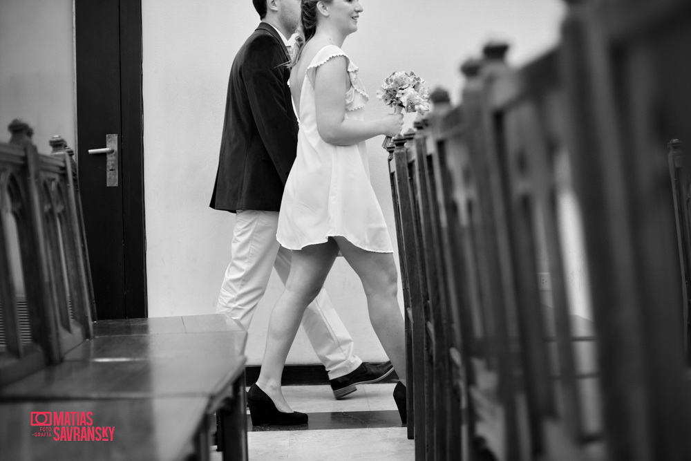 Fotos de la boda de Lucia y Ramiro en el registro civil de la calle Uruguay por Matias Savransky fotografia