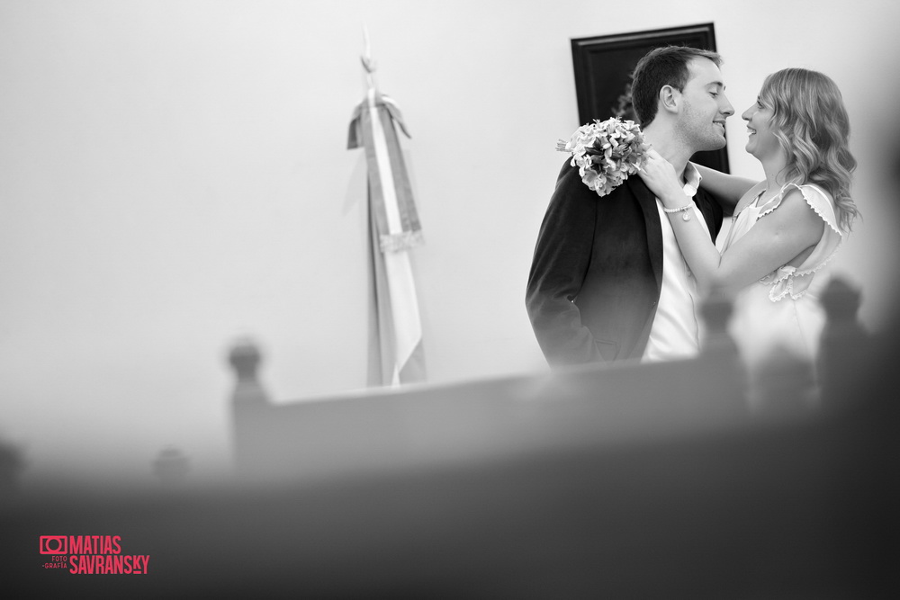 Fotos de la boda de Lucia y Ramiro en el registro civil de la calle Uruguay por Matias Savransky fotografia