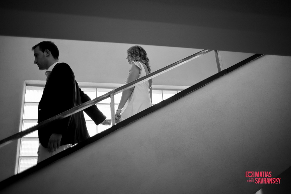 Fotos de la boda de Lucia y Ramiro en el registro civil de la calle Uruguay por Matias Savransky fotografia