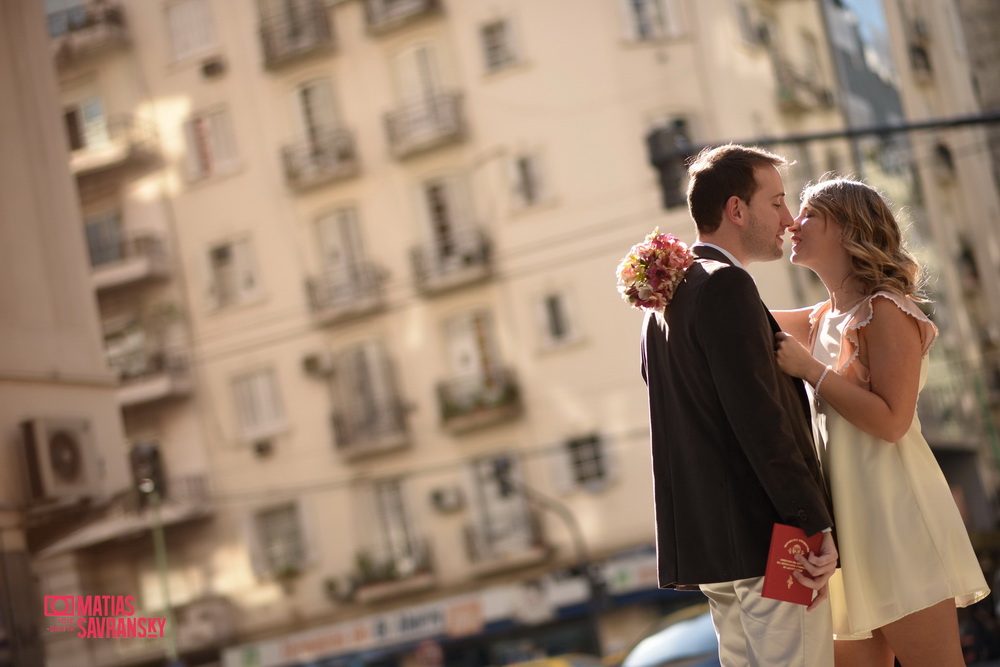 Fotos de la boda de Lucia y Ramiro en el registro civil de la calle Uruguay por Matias Savransky fotografia