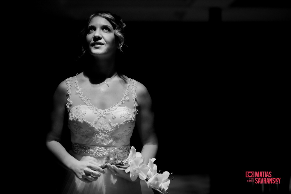 Fotos de la boda de Lucia y Ramiro preparativos de la novia en Sheraton Pilar por Matias Savransky fotografia