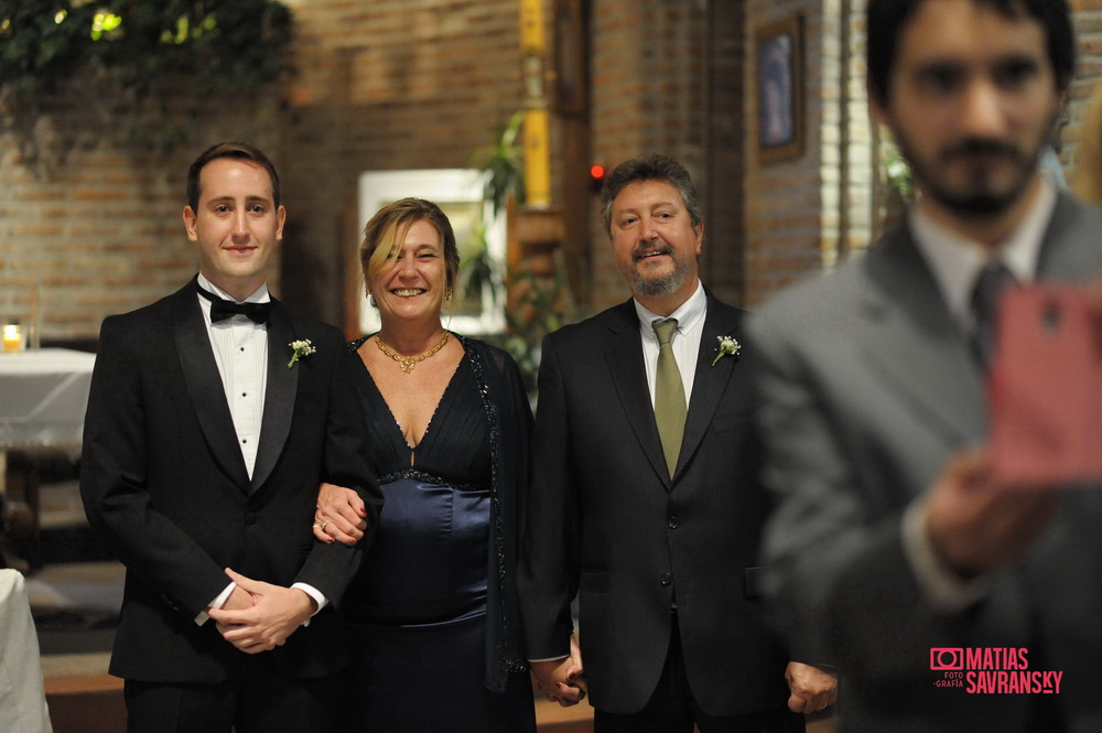 Fotos de la boda de Lucia y Ramiro iglesia Santa Teresita Pilar por Matias Savransky fotografia