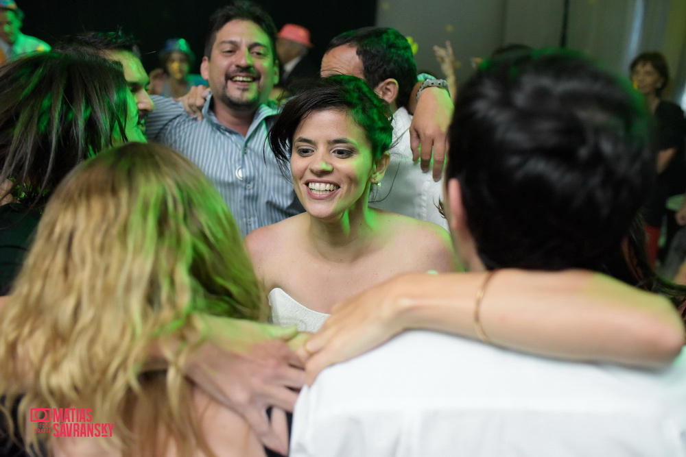 Fotos del casamiento de Agostina y Fernando en espacio Idear por Matias Savransky Fotografia