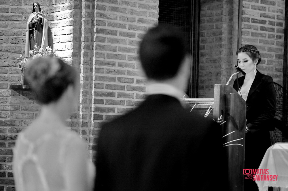 Fotos de la boda de Lucia y Ramiro iglesia Santa Teresita Pilar por Matias Savransky fotografia