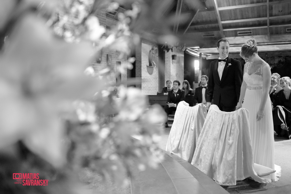 Fotos de la boda de Lucia y Ramiro iglesia Santa Teresita Pilar por Matias Savransky fotografia