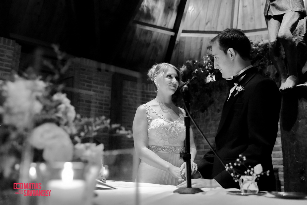 Fotos de la boda de Lucia y Ramiro iglesia Santa Teresita Pilar por Matias Savransky fotografia