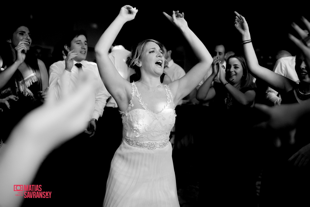 Fotos de la boda de Lucia y Ramiro en Finca Madero Pilar por Matia Savransky fotografia