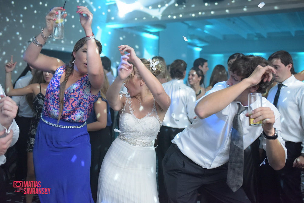 Fotos de la boda de Lucia y Ramiro en Finca Madero Pilar por Matia Savransky fotografia