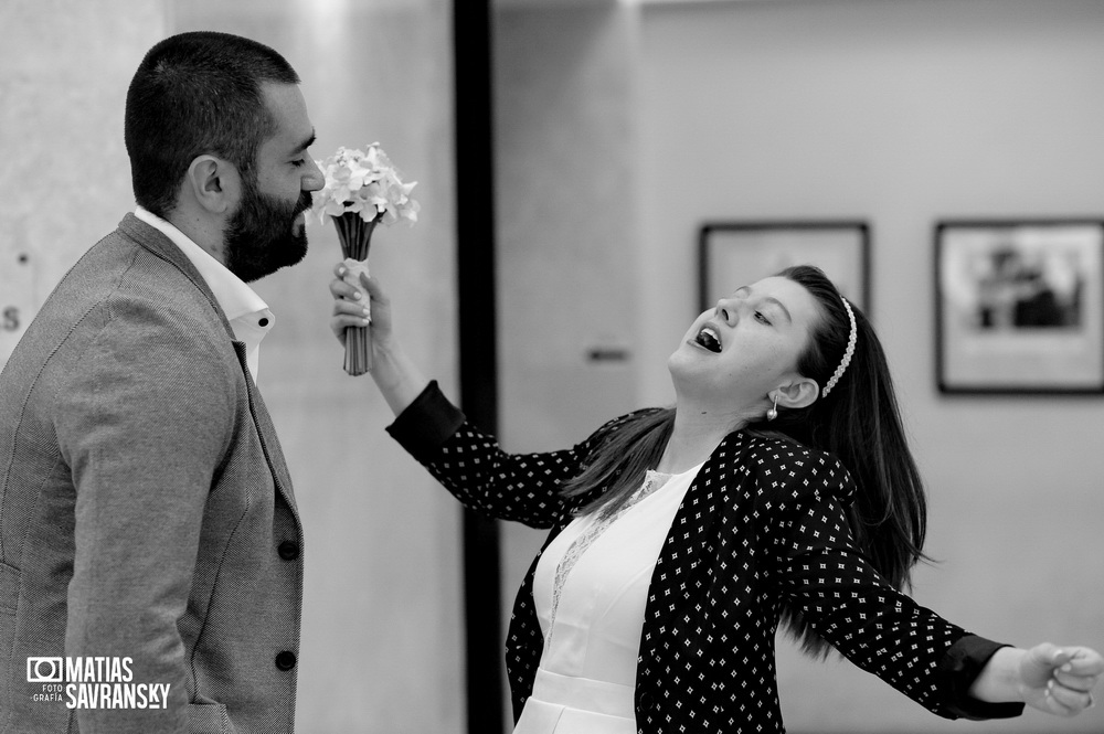 Fotos de la boda de Adri y Ale en el registro civil de la calle Uruguay, Buenos Aires por Matias Savransky Fotografia de autor 