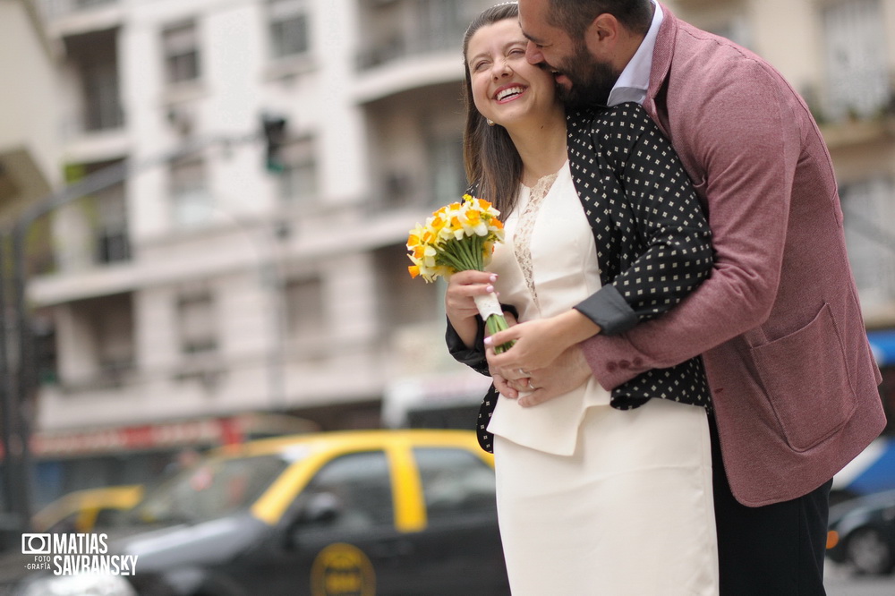 Fotos de la boda de Adri y Ale en el registro civil de la calle Uruguay, Buenos Aires por Matias Savransky Fotografia de autor 