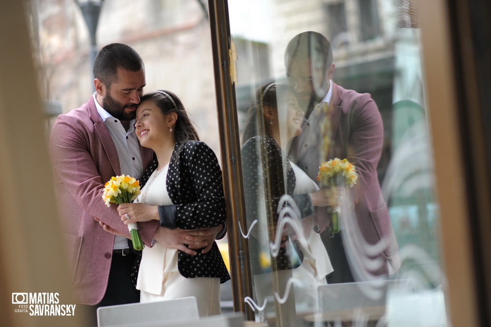 Fotos de la boda de Adri y Ale en el registro civil de la calle Uruguay, Buenos Aires por Matias Savransky Fotografia de autor 