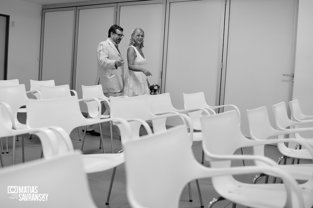 Fotos del casamiento de Adriana y Fernando en el civil de Av Cabildo por Matias Savransky fotografia