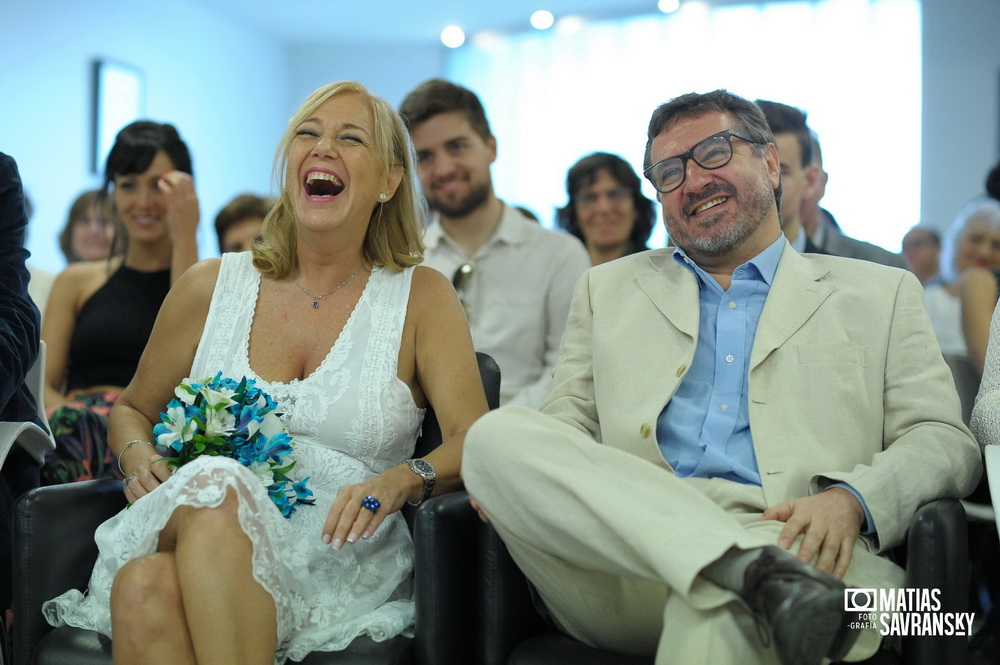 Fotos del casamiento de Adriana y Fernando en el civil de Av Cabildo por Matias Savransky fotografia