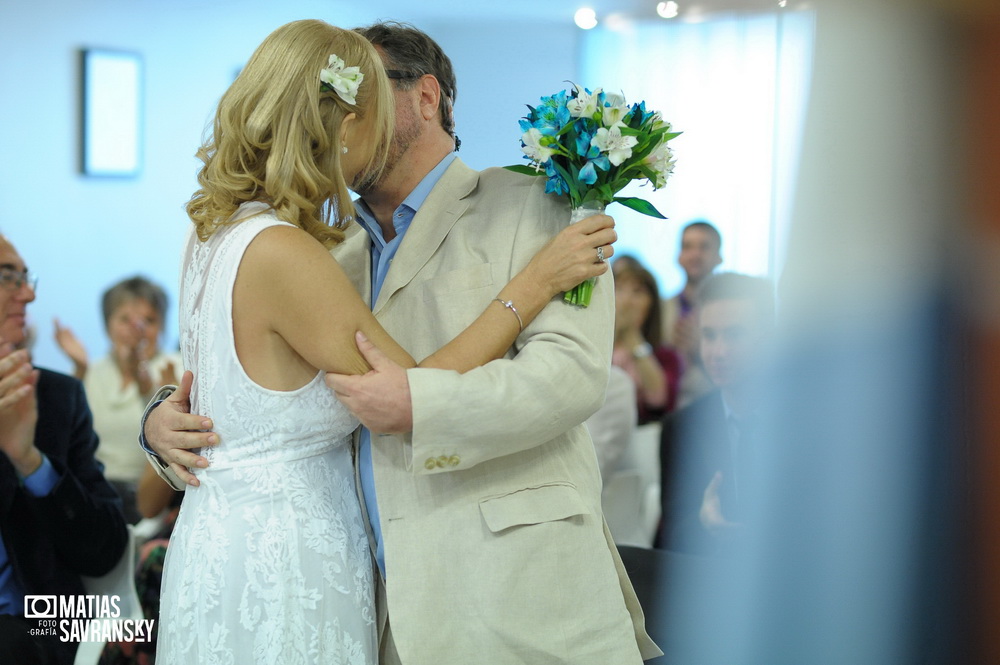 Fotos del casamiento de Adriana y Fernando en el civil de Av Cabildo por Matias Savransky fotografia