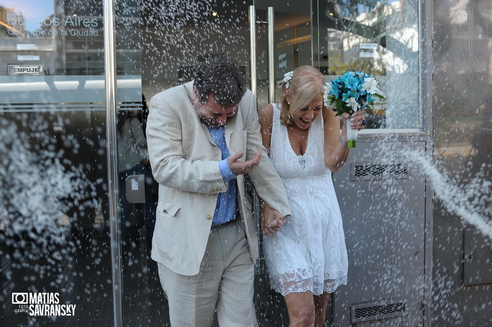 Fotos del casamiento de Adriana y Fernando en el civil de Av Cabildo por Matias Savransky fotografia