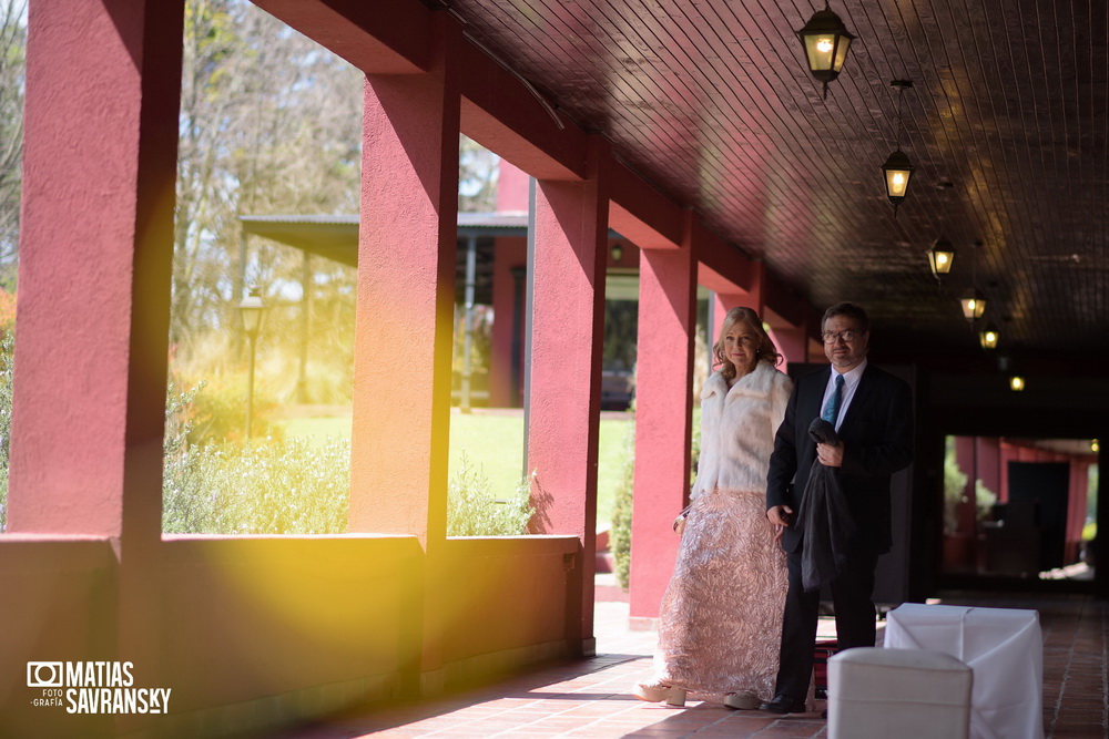 Fotos del casamiento de Adriana y Fernando en el salon Santa Lucia por Matias Savransky fotografia