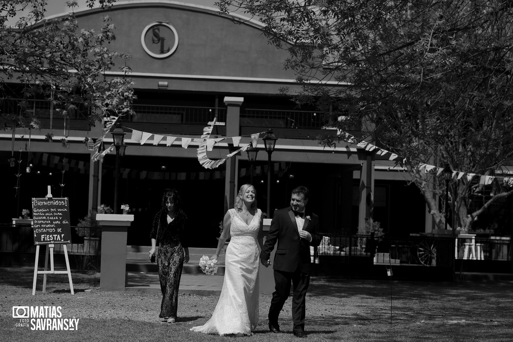 Fotos del casamiento de Adriana y Fernando en el salon Santa Lucia por Matias Savransky fotografia