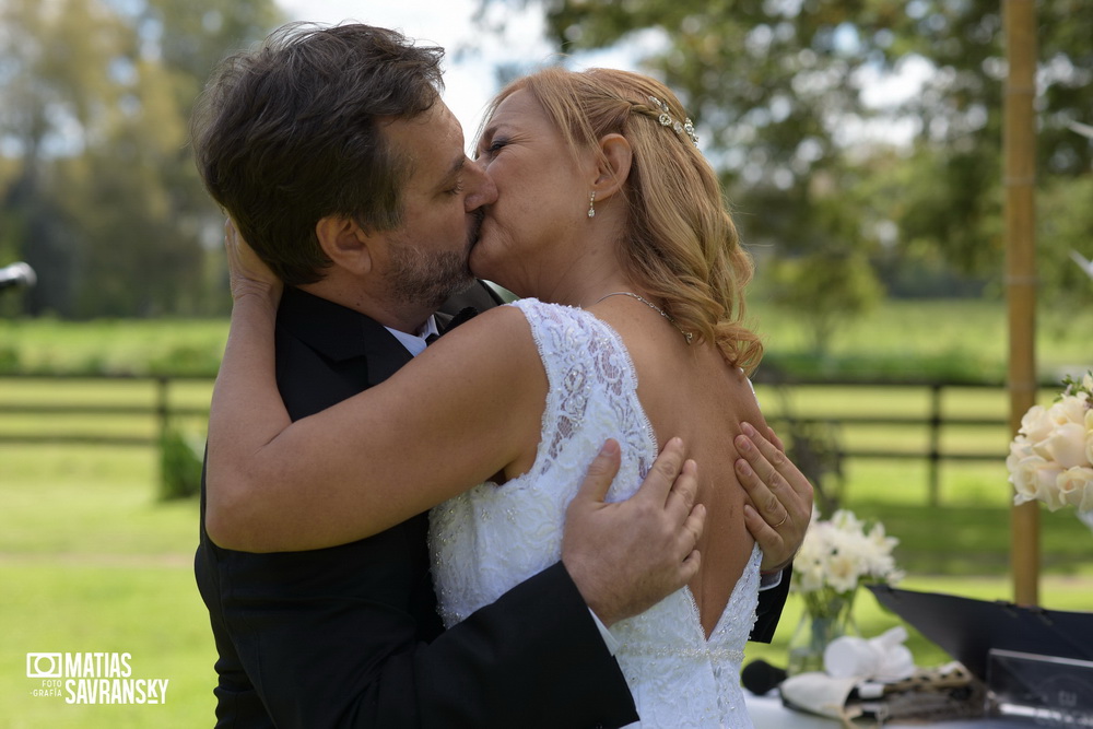 Fotos del casamiento de Adriana y Fernando en el salon Santa Lucia por Matias Savransky fotografia