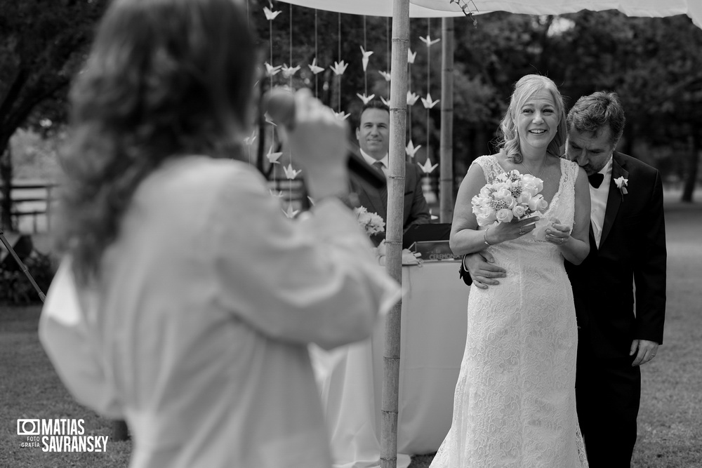 Fotos del casamiento de Adriana y Fernando en el salon Santa Lucia por Matias Savransky fotografia