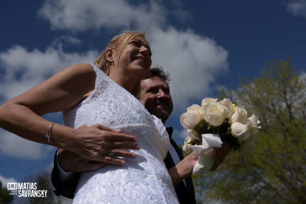 Fotos del casamiento de Adriana y Fernando en el salon Santa Lucia por Matias Savransky fotografia