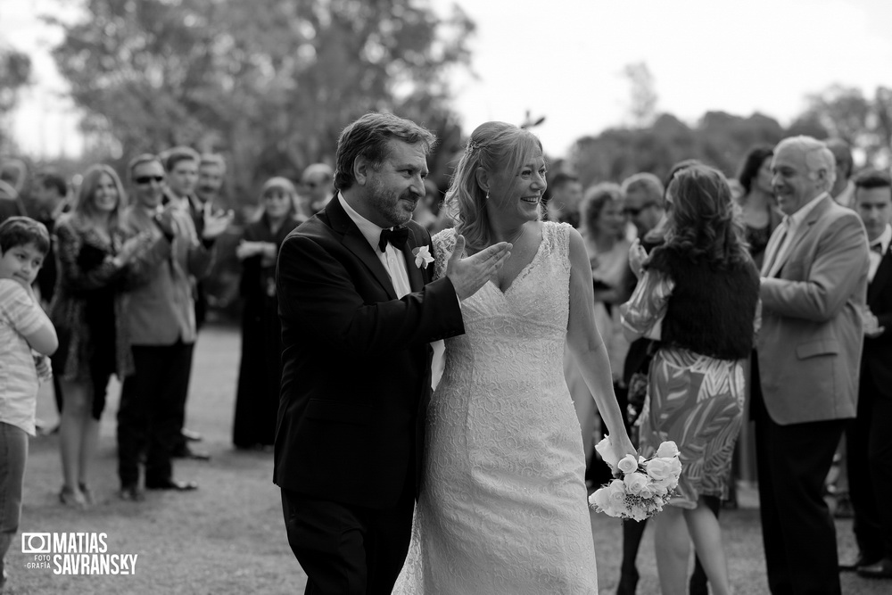 Fotos del casamiento de Adriana y Fernando en el salon Santa Lucia por Matias Savransky fotografia