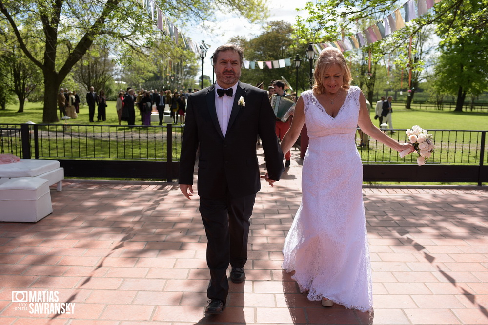 Fotos del casamiento de Adriana y Fernando en el salon Santa Lucia por Matias Savransky fotografia