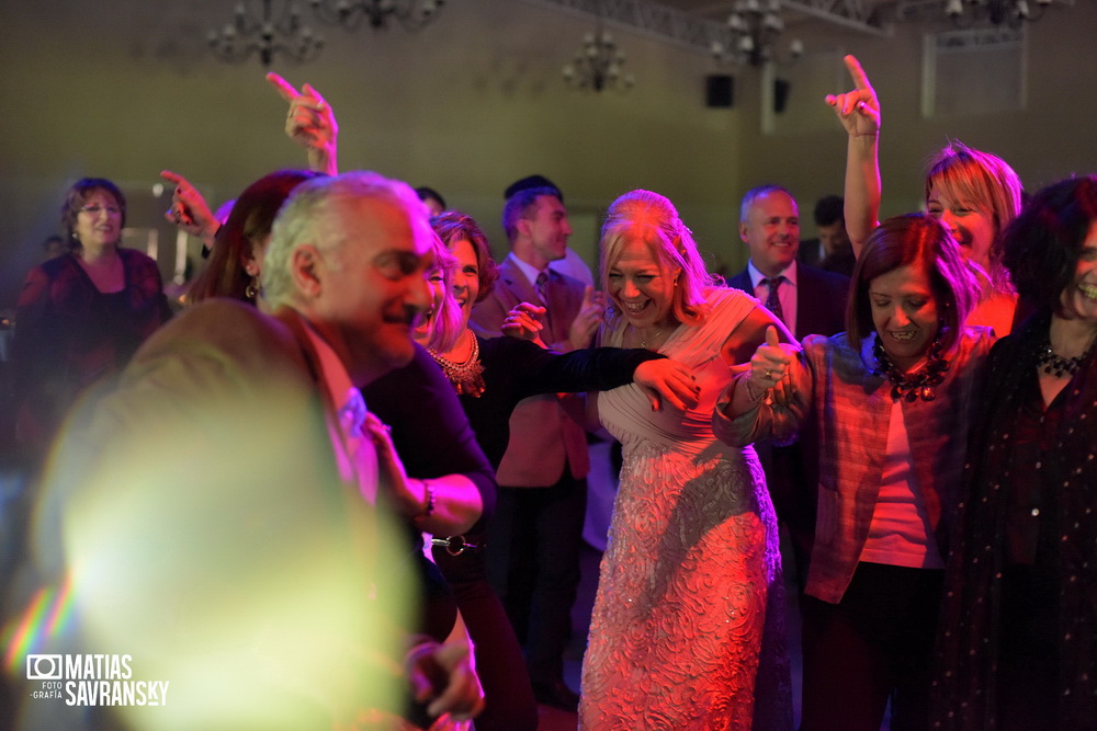 Fotos del casamiento de Adriana y Fernando en el salon Santa Lucia por Matias Savransky fotografia