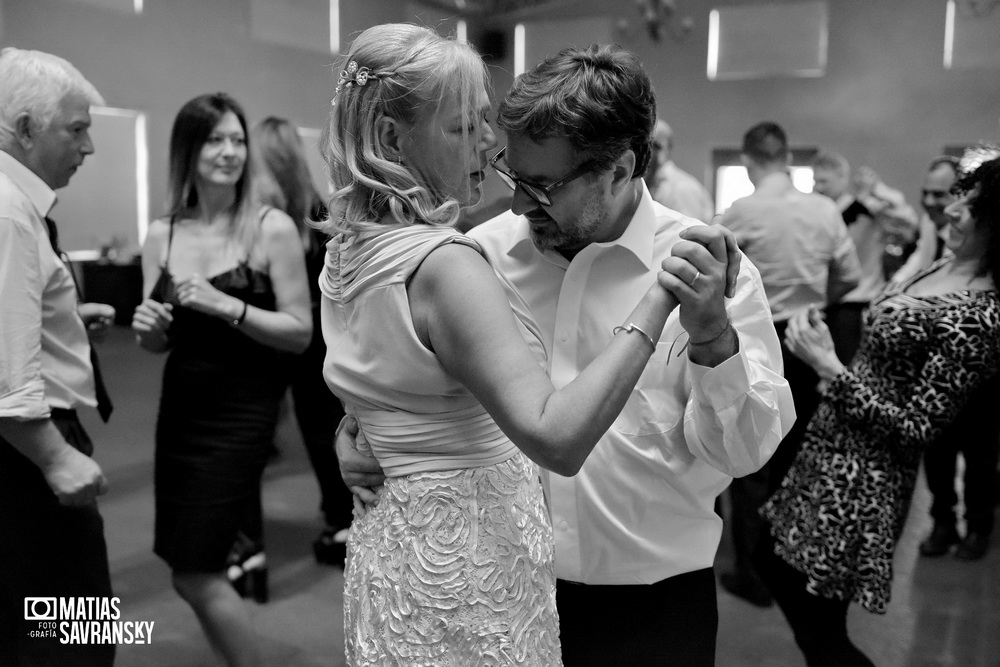 Fotos del casamiento de Adriana y Fernando en el salon Santa Lucia por Matias Savransky fotografia