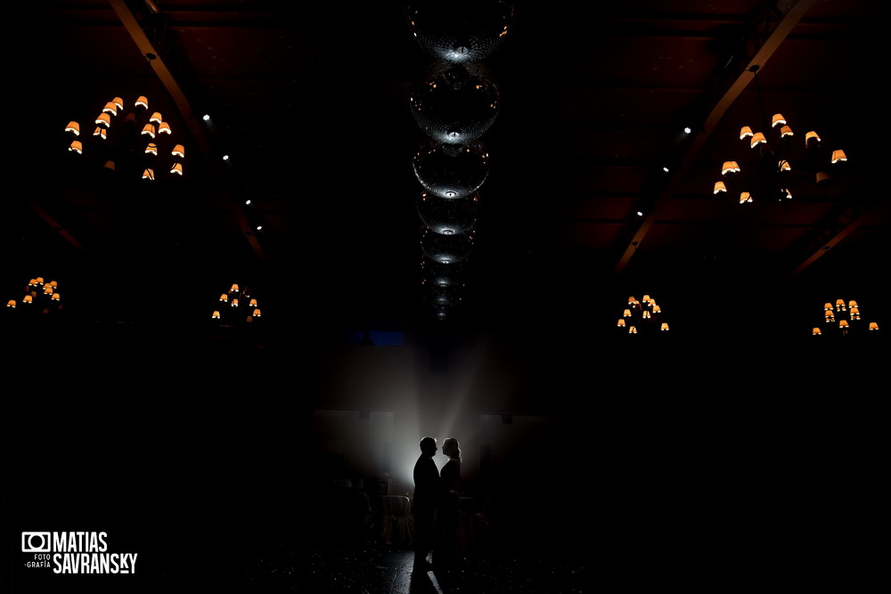 Fotos del casamiento de Adriana y Fernando en el salon Santa Lucia por Matias Savransky fotografia