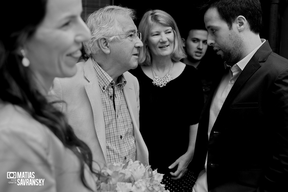 fotos de casamiento en el civil de olivos de lucia y patricio por matias savransky fotografia