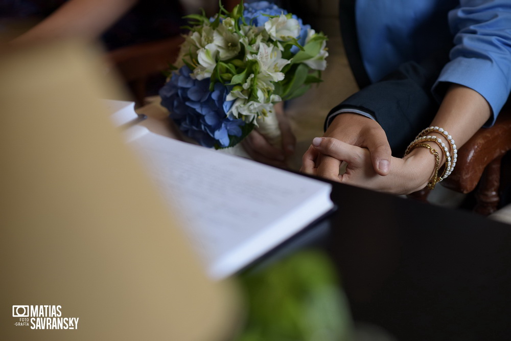 fotos de casamiento en el civil de olivos de lucia y patricio por matias savransky fotografia