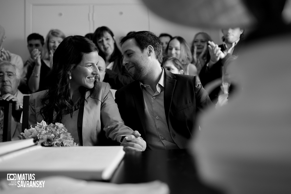 fotos de casamiento en el civil de olivos de lucia y patricio por matias savransky fotografia