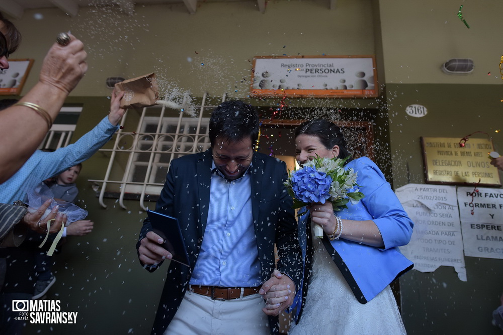 fotos de casamiento en el civil de olivos de lucia y patricio por matias savransky fotografia