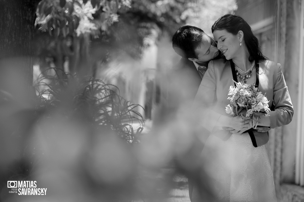 fotos de casamiento en el civil de olivos de lucia y patricio por matias savransky fotografia