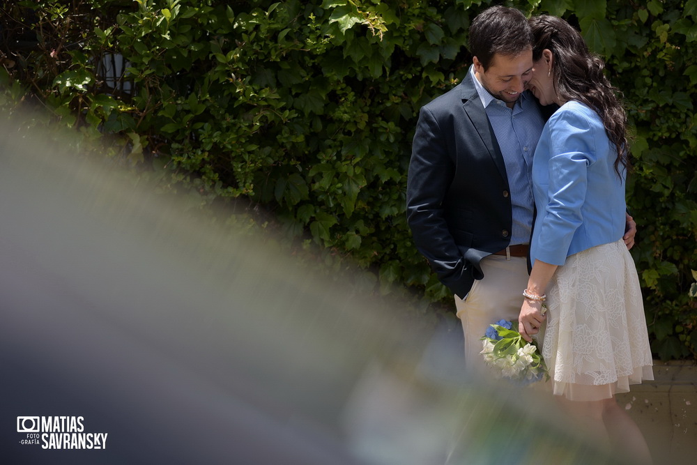 fotos de casamiento en el civil de olivos de lucia y patricio por matias savransky fotografia