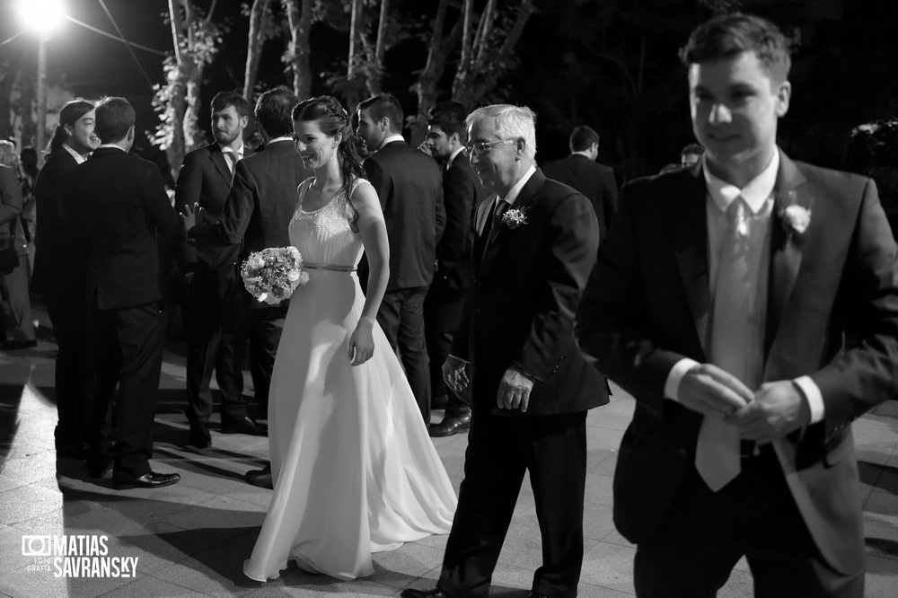 fotos de casamiento en la iglesia san gabriel de vicente lopez de lucia y patricio por matias savransky fotografia