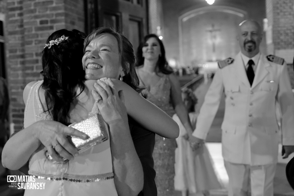 fotos de casamiento en la iglesia san gabriel de vicente lopez de lucia y patricio por matias savransky fotografia