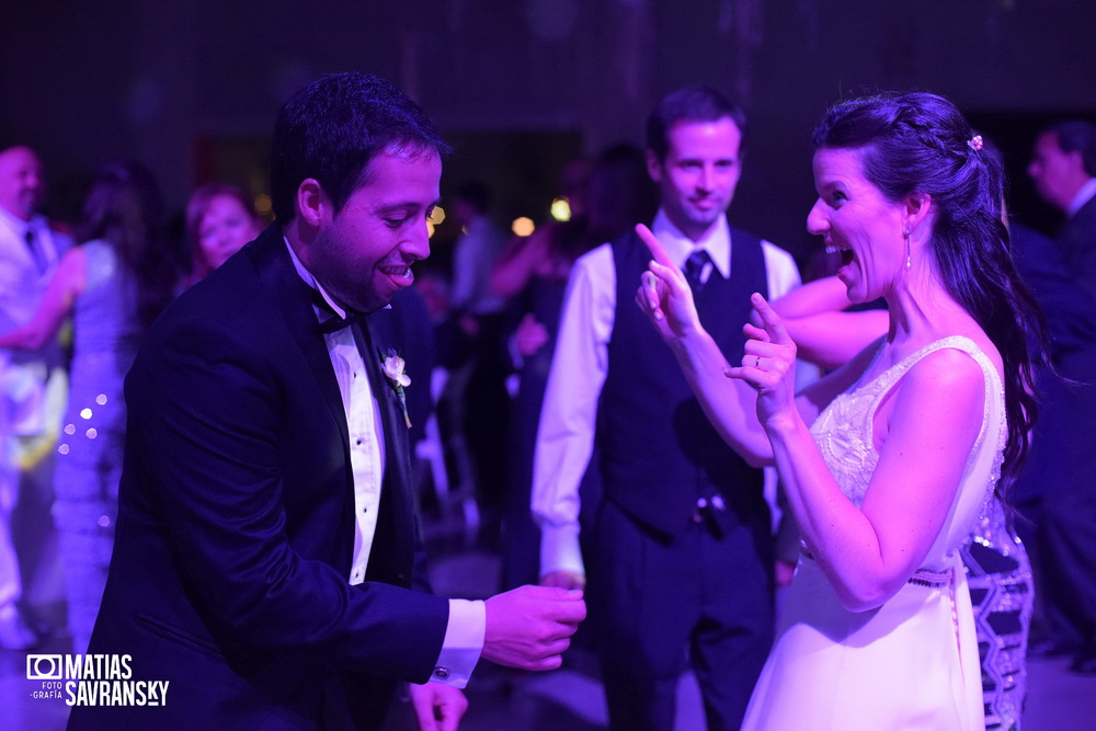 fotos de casamiento en el salon alg tortuguitas de lucia y patricio por matias savransky fotografia