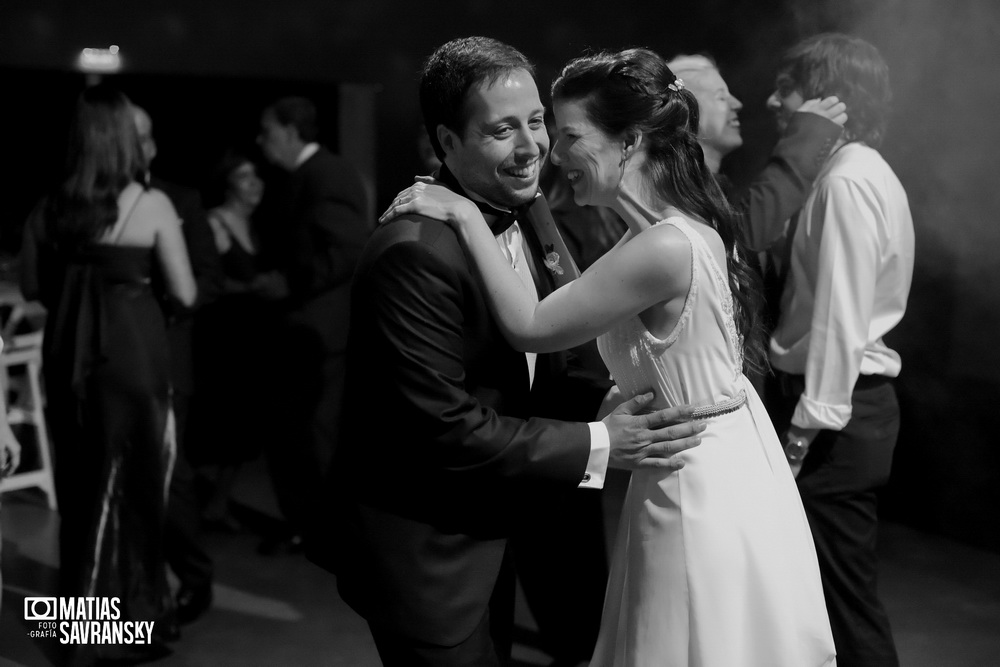 fotos de casamiento en el salon alg tortuguitas de lucia y patricio por matias savransky fotografia