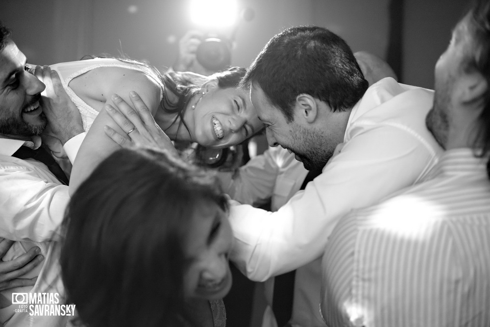 fotos de casamiento en el salon alg tortuguitas de lucia y patricio por matias savransky fotografia