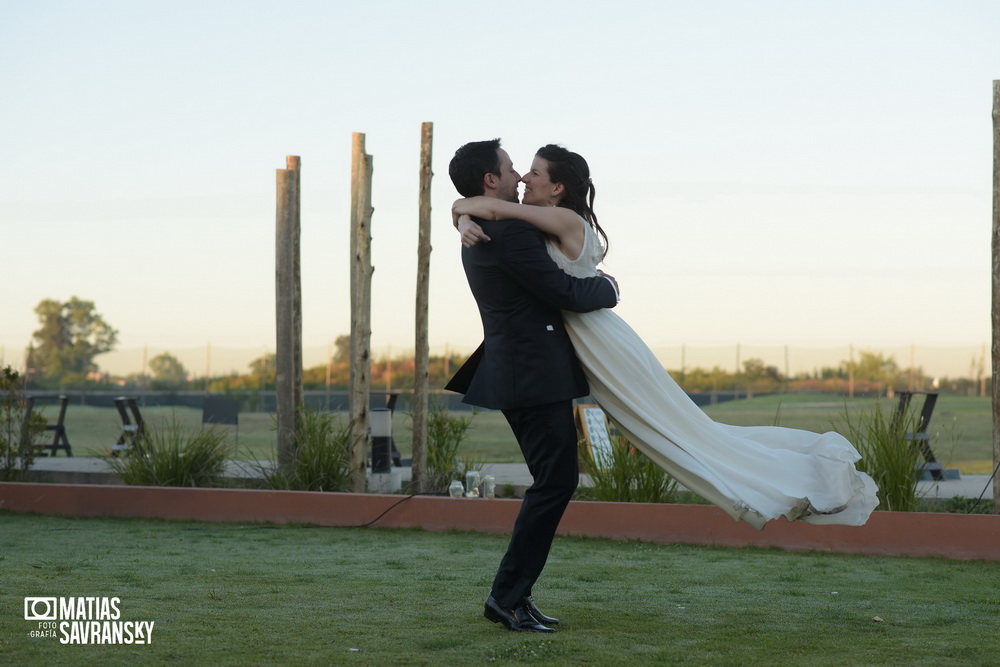 fotos de casamiento en el salon alg tortuguitas de lucia y patricio por matias savransky fotografia