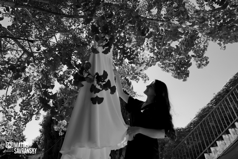 Fotos de casamiento en la iglesia San Rafael Arcangel de Carla y Gustavo por Matias Savransky fotografo 