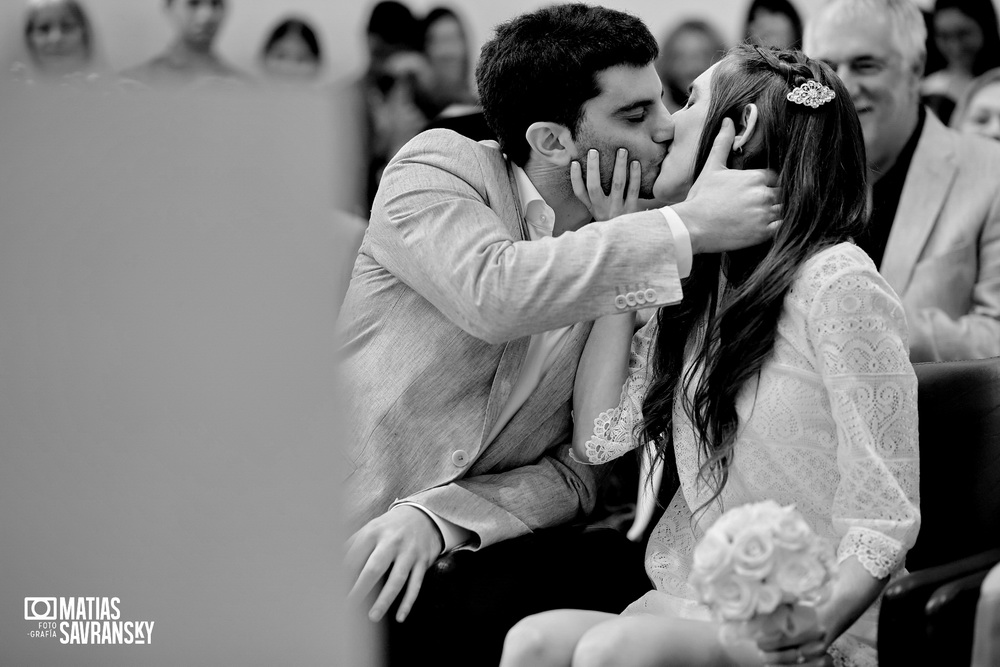 Fotos de casamiento en el civil de Coronel diaz por Matias Savransky fotografia