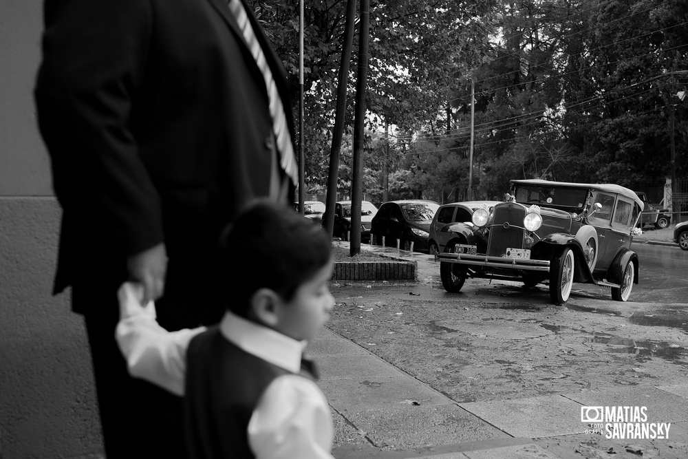 Fotos de casamiento en la iglesia Santisima Trinidad de Rafael Calzada por Matias Savransky fotografia