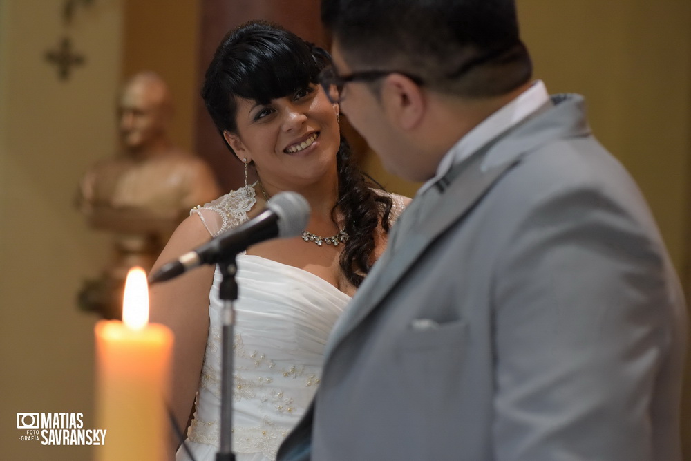 Fotos de casamiento en la iglesia Santisima Trinidad de Rafael Calzada por Matias Savransky fotografia