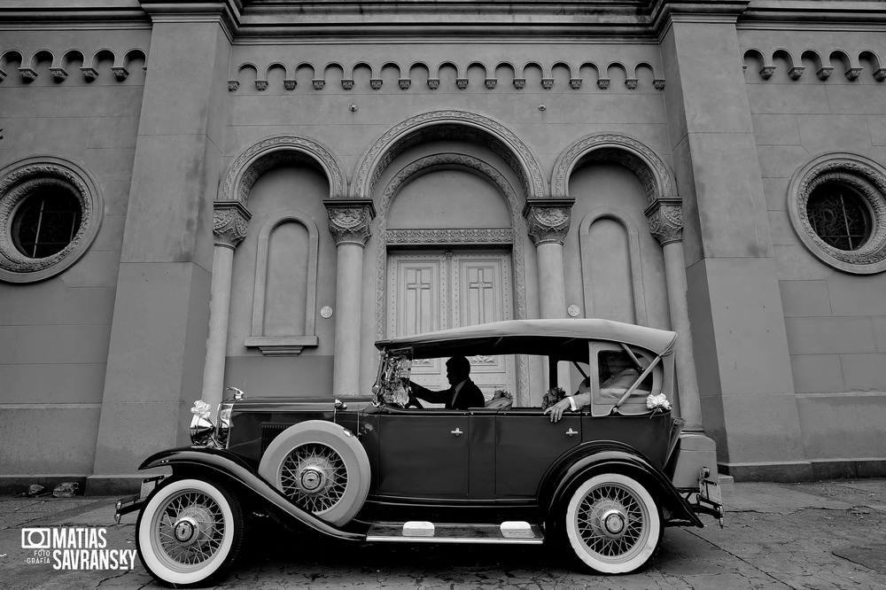 Fotos de casamiento en la iglesia Santisima Trinidad de Rafael Calzada por Matias Savransky fotografia