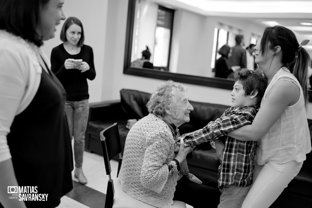 Fotos de casamiento en el registro civil de la calle Uruguay de Nati y Javi por Matias Savransky fotografia 