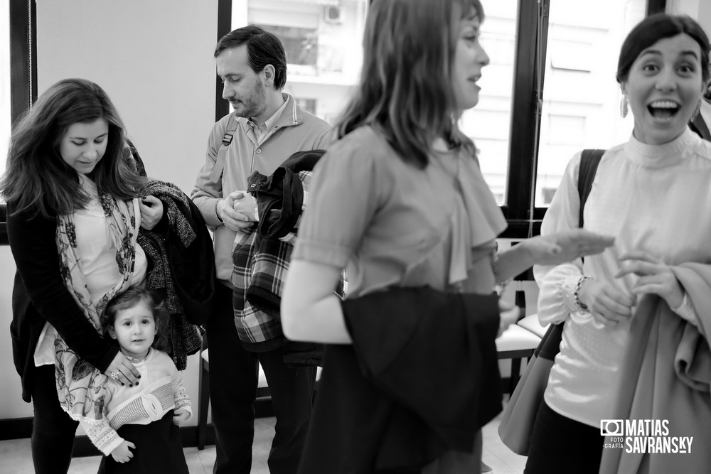 Fotos de casamiento en el registro civil de la calle Uruguay de Nati y Javi por Matias Savransky fotografia 