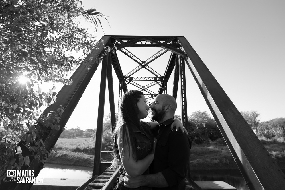 Fotos de pre boda en lagos del rocio por matias savransky fotografia